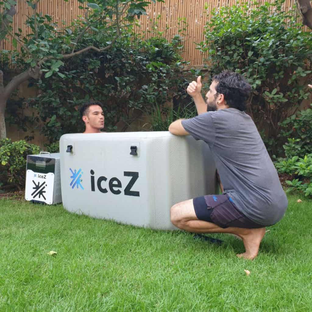 פרנסיס קרבצוק עם אמבטיית קרח של iceZ