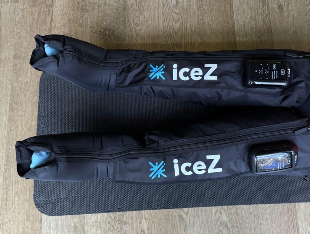 שרוולי רגליים ICEZ Surge C5 עם שליטה דיגיטלית.