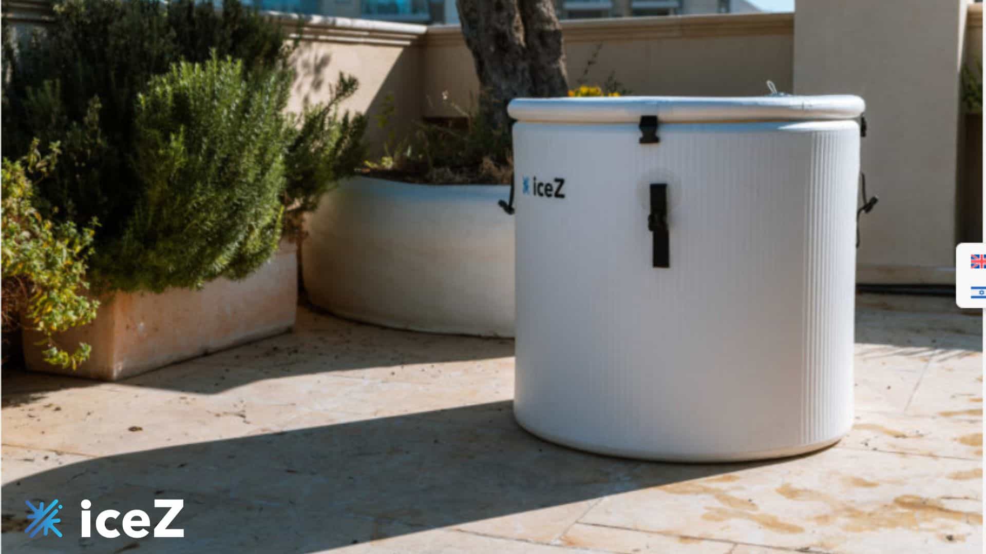 מקרר קרח ICEZ לשימוש חיצוני עם עיצוב מודרני וקל לנשיאה.